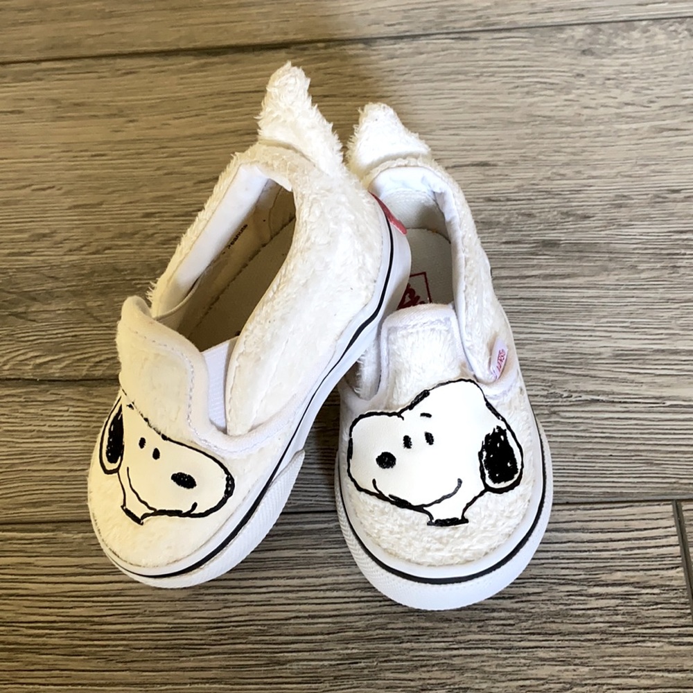 Vans peanuts toddler shoe size 3.